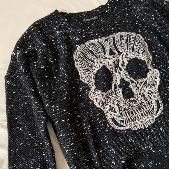 Black graphic sweater (one size) - Picture 2 of 3